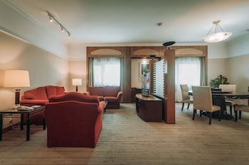 Suite, 2 Bedrooms, Kitchen (Dining)