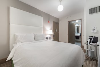 Standard Room, 1 Queen Bed