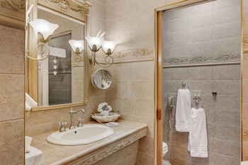 Renaissance Suite, 1 King Bed, Non Smoking, Jetted Tub