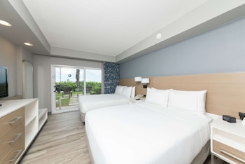 Suite, 2 Queen Beds, Accessible, Bathtub