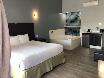 Standard Room, 1 King Bed, Non Smoking, Jetted Tub