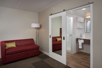 Studio, Refrigerator & Microwave (Wet bar)