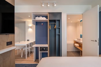 Suite, 1 Queen Bed with Sofa bed, Kitchenette