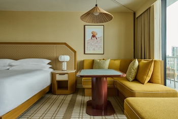 Room, 1 King Bed, Accessible, River View (Corner, Bathtub)