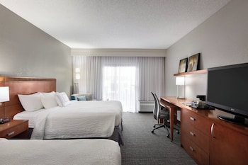Room, 2 Queen Beds (Mobility Accessible, Tub)