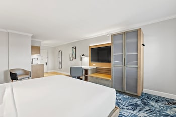 Standard Room, 1 King Bed