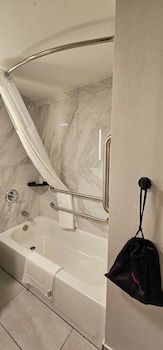 Room, 1 King Bed, Accessible, Non Smoking (Mobility, Bathtub w/ Grab Bars)