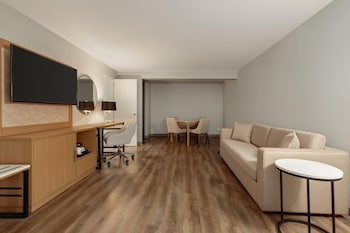 Suite, 1 King Bed, Non Smoking, Pool View