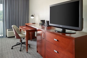 Suite, 1 Bedroom (Mobility/Hearing Accessible, Tub)