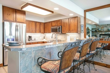 Condo, 2 Bedrooms 2 Bathrooms (Platinum 1000 Square Foot Condominium)