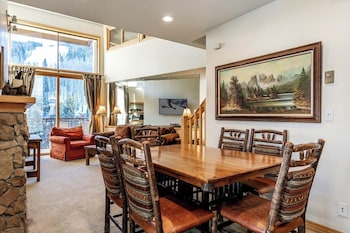 Condo, 3 Bedroom 2 Bathrooms (Gold)