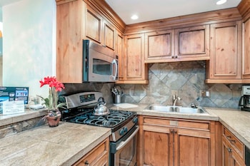 Condo, 3 Bedroom 2 Bathrooms (Platinum)
