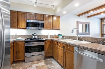 Condo, 2 Bedrooms 2 Bathrooms (Platinum 1000 Square Foot Condominium)