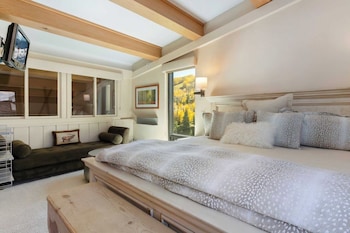Condo, 3 Bedroom 2 Bathrooms (Diamond)