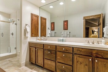 Condo, 3 Bedroom 3 Bathrooms (Platinum)