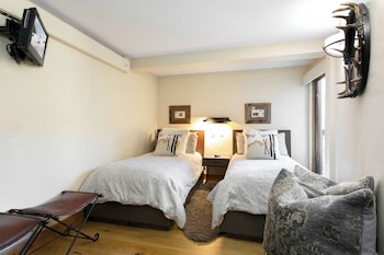 Condo, 3 Bedroom 2 Bathrooms (Diamond)