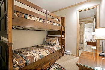 Condo, 2 Bedrooms 2 Bathrooms (Platinum 900 Square Foot Condominium)