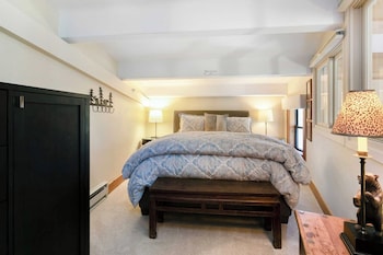 Condo, 3 Bedroom 2 Bathrooms (Diamond)