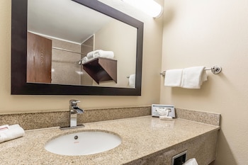 Deluxe Room, 2 Queen Beds (Smoke Free)