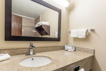 Deluxe Room, 2 Queen Beds (Smoke Free)