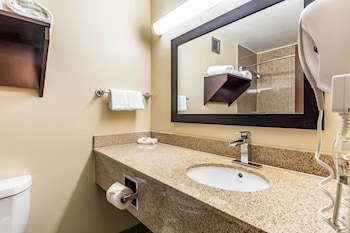 Suite, 2 Queen Beds (Smoke Free)
