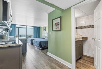 Suite, 2 Queen Beds, Ocean View (Main Building - Oceanfront Efficiency)