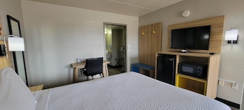 Standard Room, 1 Queen Bed, Accessible