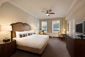 Deluxe Room, 1 King Bed, Lake View