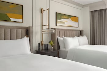 Deluxe Room, 2 Queen Beds (Mount Temple, 2 Queen Beds)