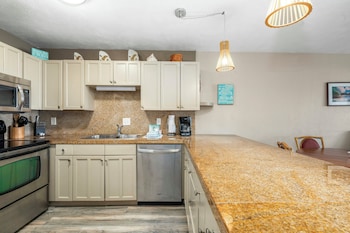 Condo, 2 Bedrooms, Kitchen