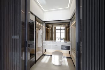Suite (Ambassador)