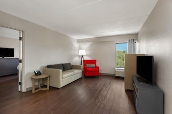 Suite, 1 King Bed, Non Smoking