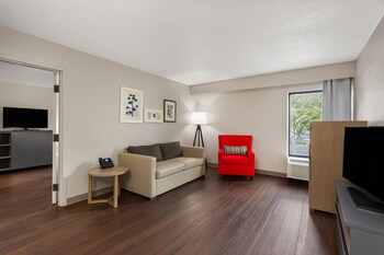 Suite, 1 King Bed, Non Smoking