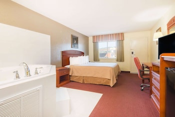 Deluxe Room, 1 King Bed, Non Smoking, Jetted Tub