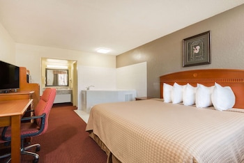 Deluxe Room, 1 King Bed, Non Smoking, Jetted Tub