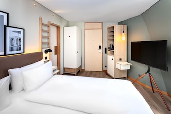 Standard Room, 1 Queen Bed