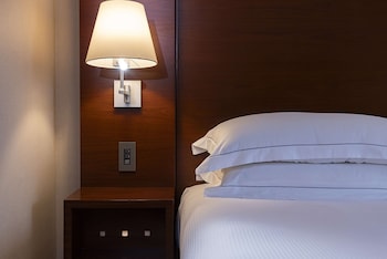 Queen Hilton, Room