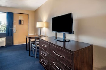 Room, 1 King Bed with Sofa bed, Smoking