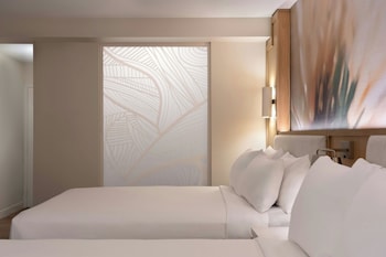 Room, 2 Queen Beds, Balcony, Oceanfront