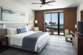 Room, 1 King Bed, Roll-in Shower, Oceanfront (Mobility/Hearing Access, Balcony)