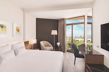 Two Sea View Connecting Family Rooms, Private Beach, Splash Park & Mall Shuttle