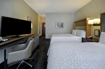 Room, 2 Queen Beds, Mobility Accessible (Roll-In Shower, Top Floor)