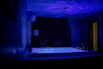 Suite, 1 King Bed, Jetted Tub