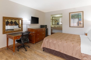 1 King Bed, Nonsmoking, Exterior Corridor