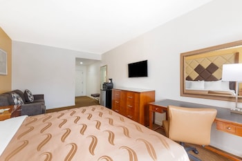 1 Queen Bed, Non Smoking, Exterior Corridor, Accessible Room, Bathtub
