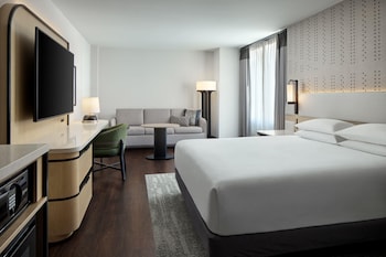 Room, 1 King Bed, Corner
