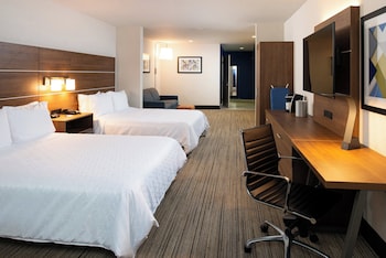 Suite, 2 Queen Beds (Additional Living Area)