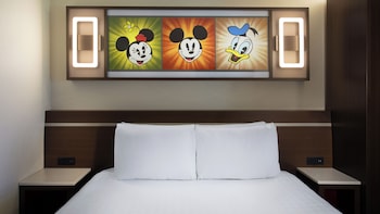 Preferred Room. Hearing accessible - visual alarms and notifications. 1 queen bed and 1 queen sleepe