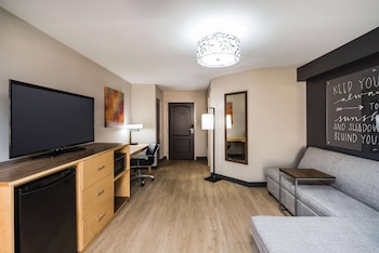 Deluxe Suite, Non Smoking (2 Queen Beds and 1 Sofa Bed)