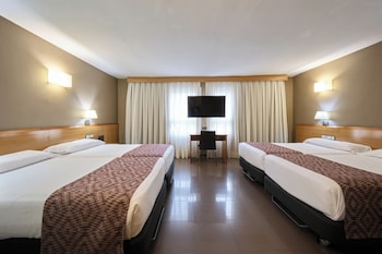 Family Room (4 adults)